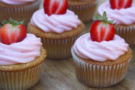 Cupcakes with Fresh Strawberry Cream Cheese Frosting